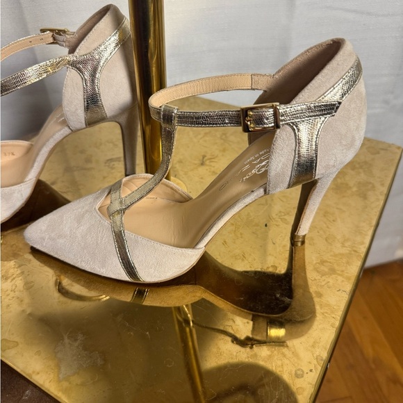 Brenda Zaro Elegant Tan and Gold Heels with Metallic Accents - Picture 6 of 9
